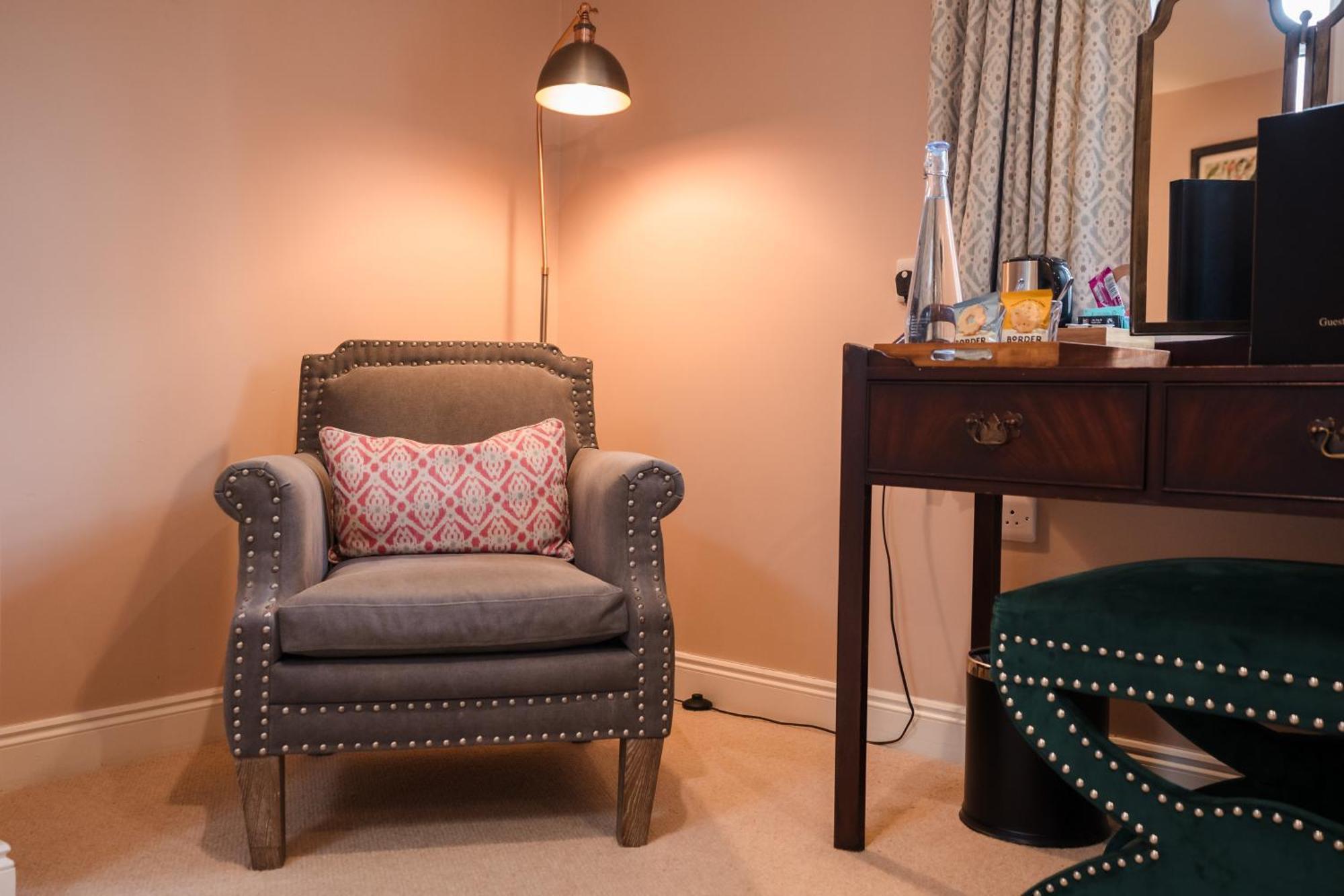 Bed and Breakfast The Loddon Swan Экстерьер фото
